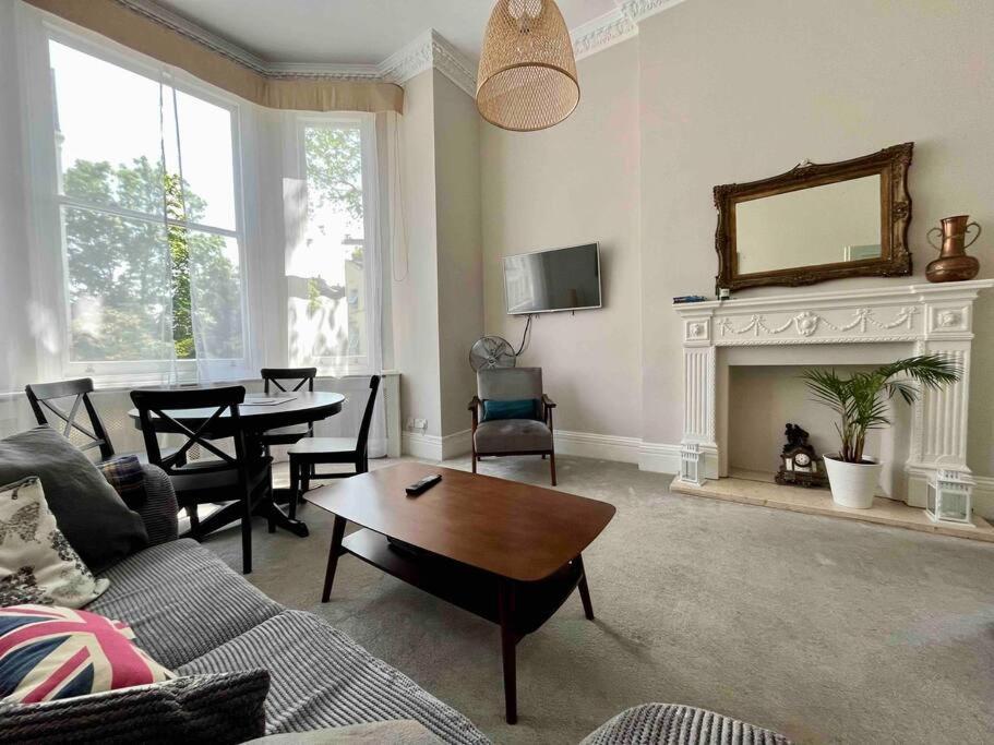 Wonderful Apartment In Earl'S Court Londýn Exteriér fotografie